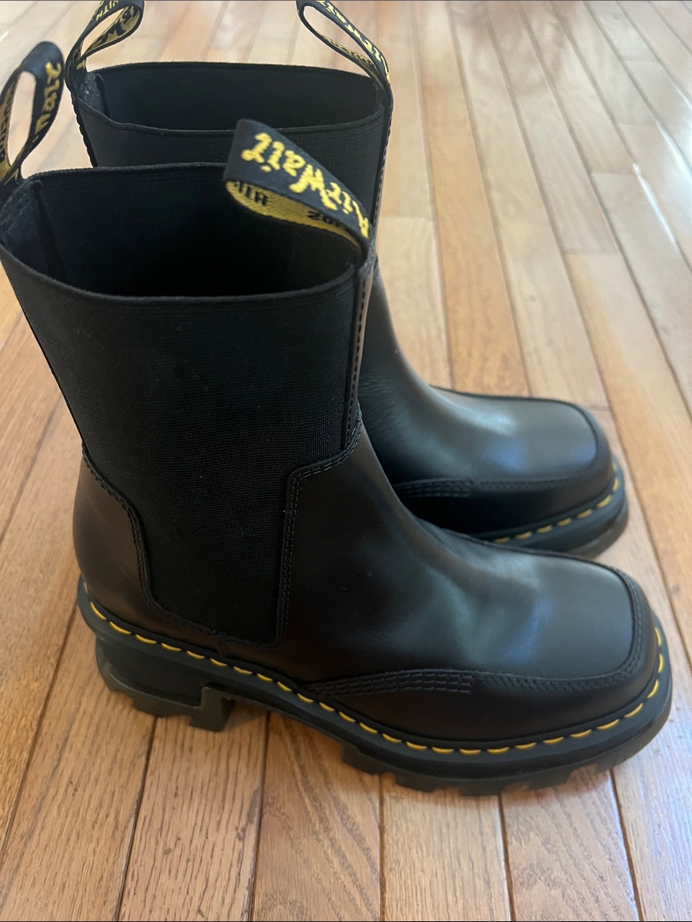 DR Martens women’s CORRAN CHELSEA ATLAS LEATHER HEELED BOOTS - Picture 3 of 16